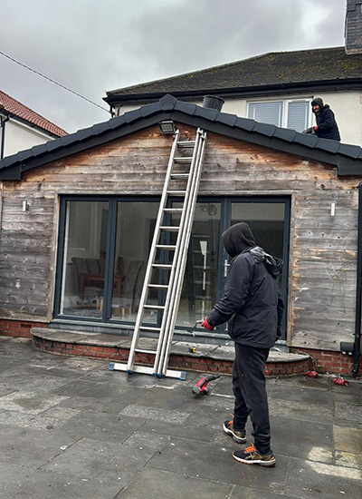 Dry verge on extension roof