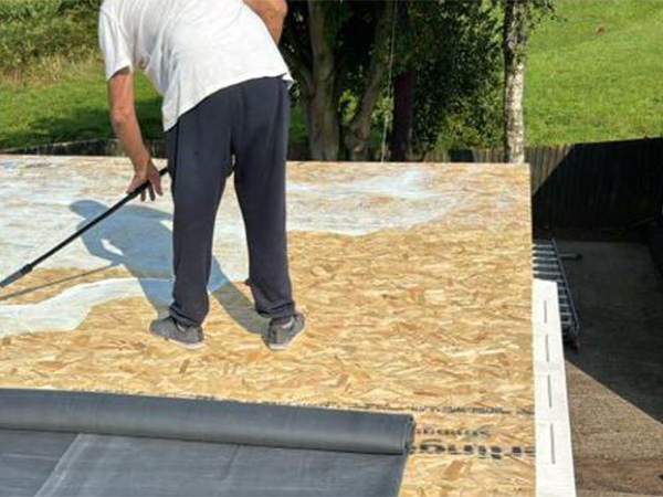 Installing a RubberCover flat roof